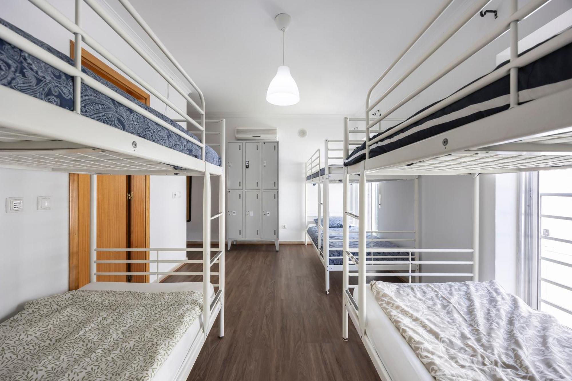 The 17 Party Hostel Lagos Buitenkant foto